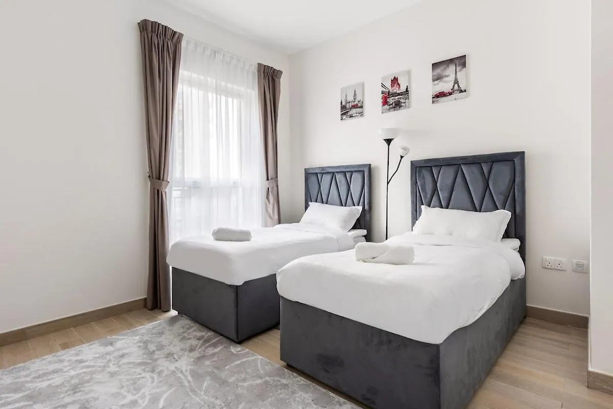 Prime Location 2Br Apartment With Pool & Dining Nearby 阿布扎比