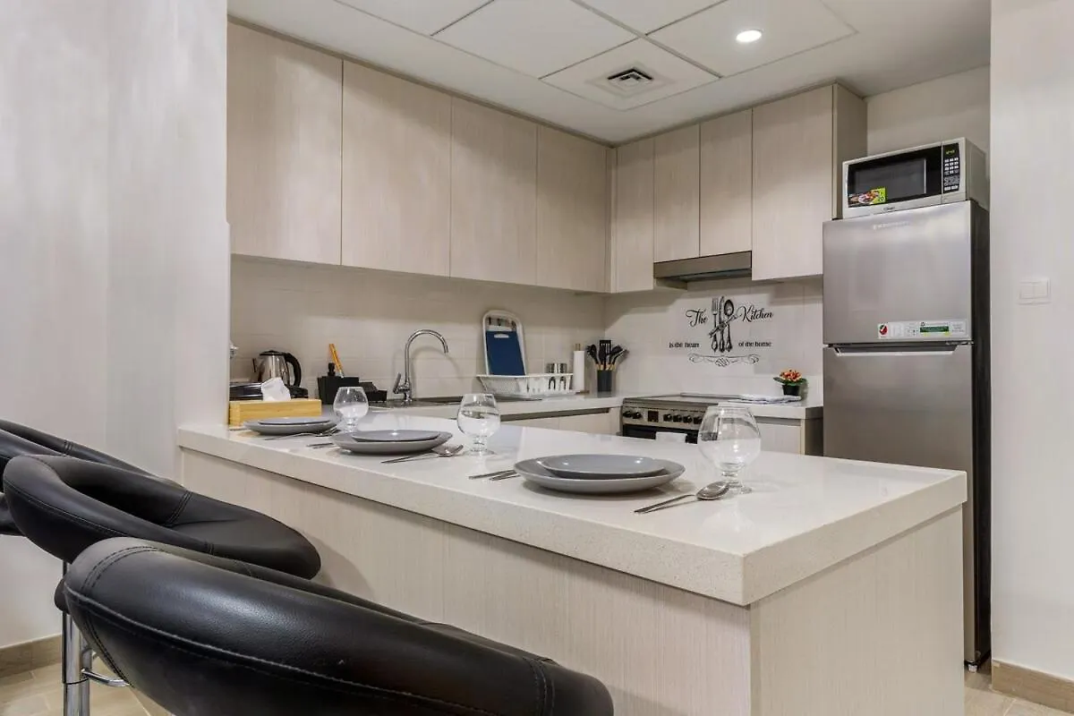 Prime Location 2Br Apartment With Pool & Dining Nearby 阿布扎比