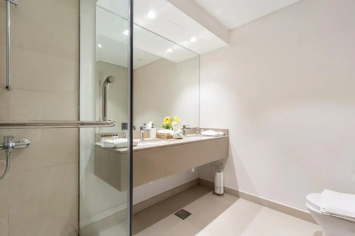 Prime Location 2Br Apartment With Pool & Dining Nearby 阿布扎比