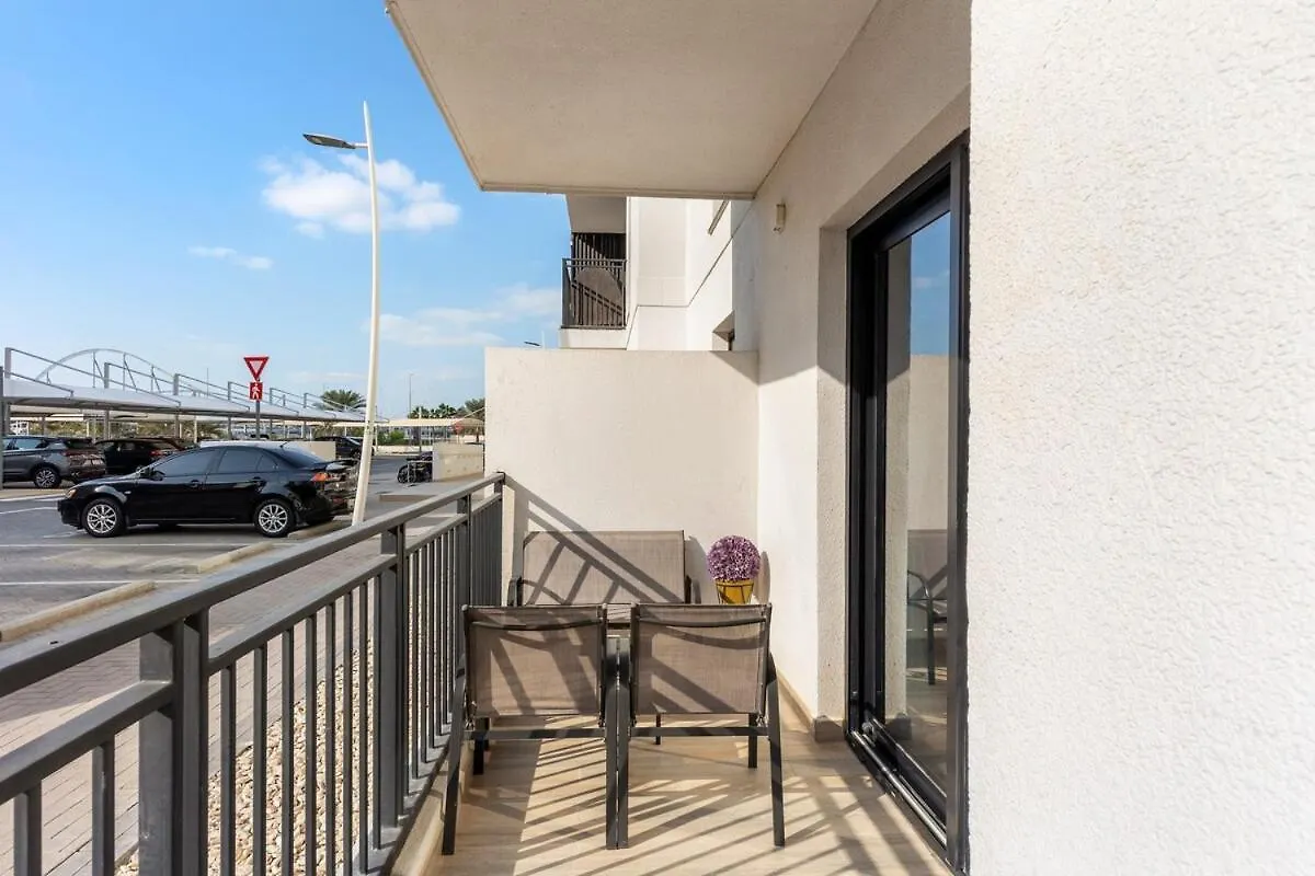Prime Location 2Br Apartment With Pool & Dining Nearby 阿布扎比