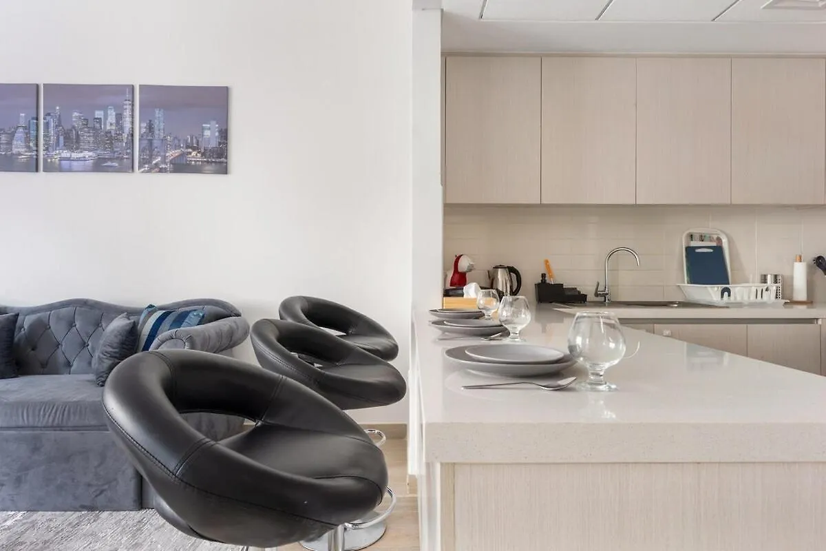 Prime Location 2Br Apartment With Pool & Dining Nearby 阿布扎比