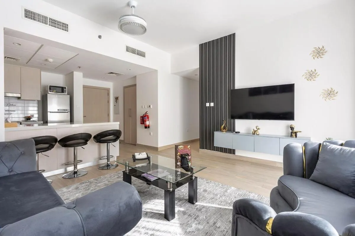 Prime Location 2Br Apartment With Pool & Dining Nearby 阿布扎比