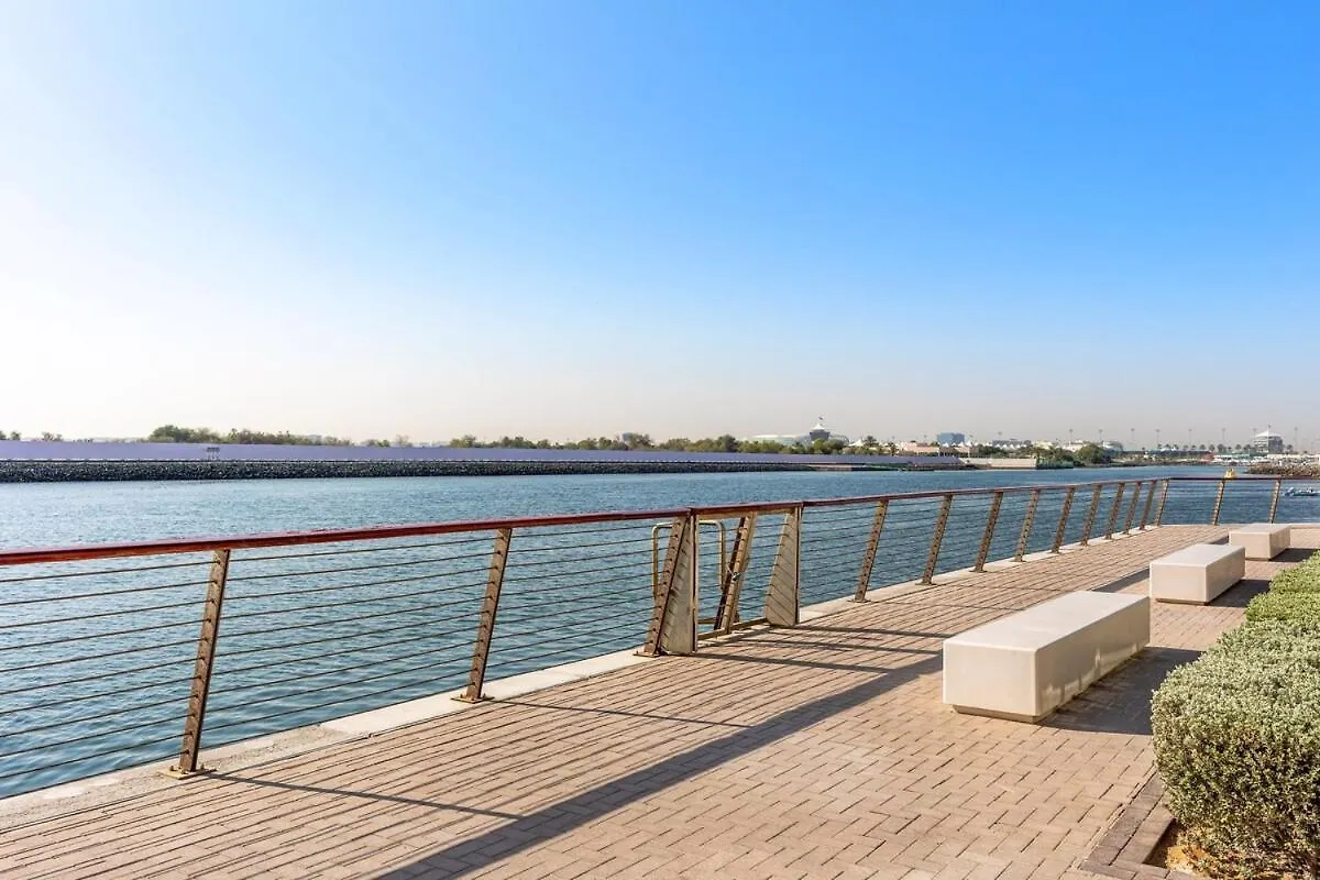 Επικοινωνία με το Prime Location 2Br Apartment With Pool & Dining Nearby