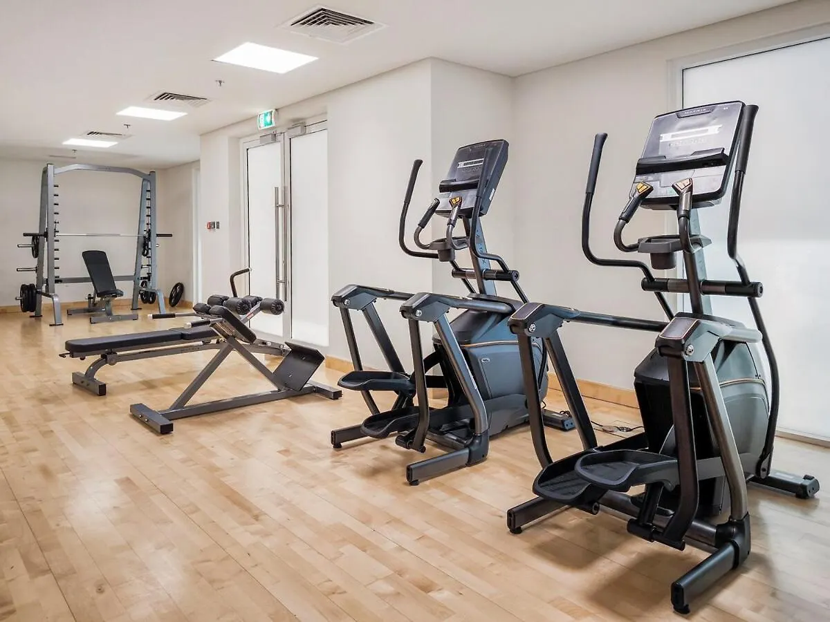 Prime Location 2Br Apartment With Pool & Dining Nearby