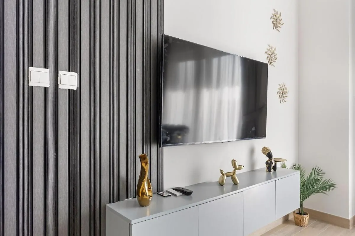 Prime Location 2Br Apartment With Pool & Dining Nearby  Αμπού Ντάμπι